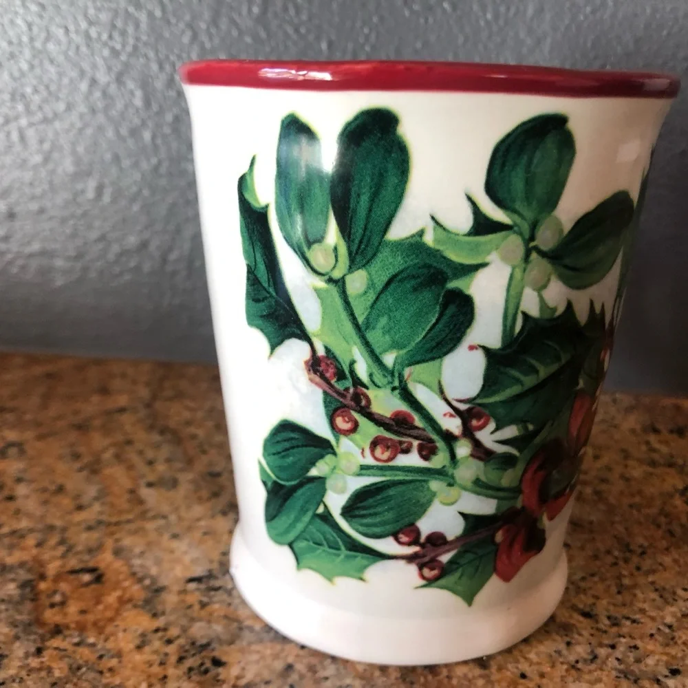 Williams Sonoma set of 4 Vintage Postcard coffee mug set